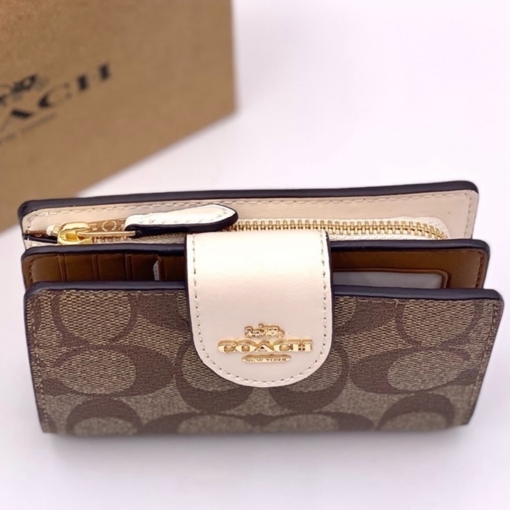 Coach Signature Medium Corner Zip Wallet - Picture 4 of 9